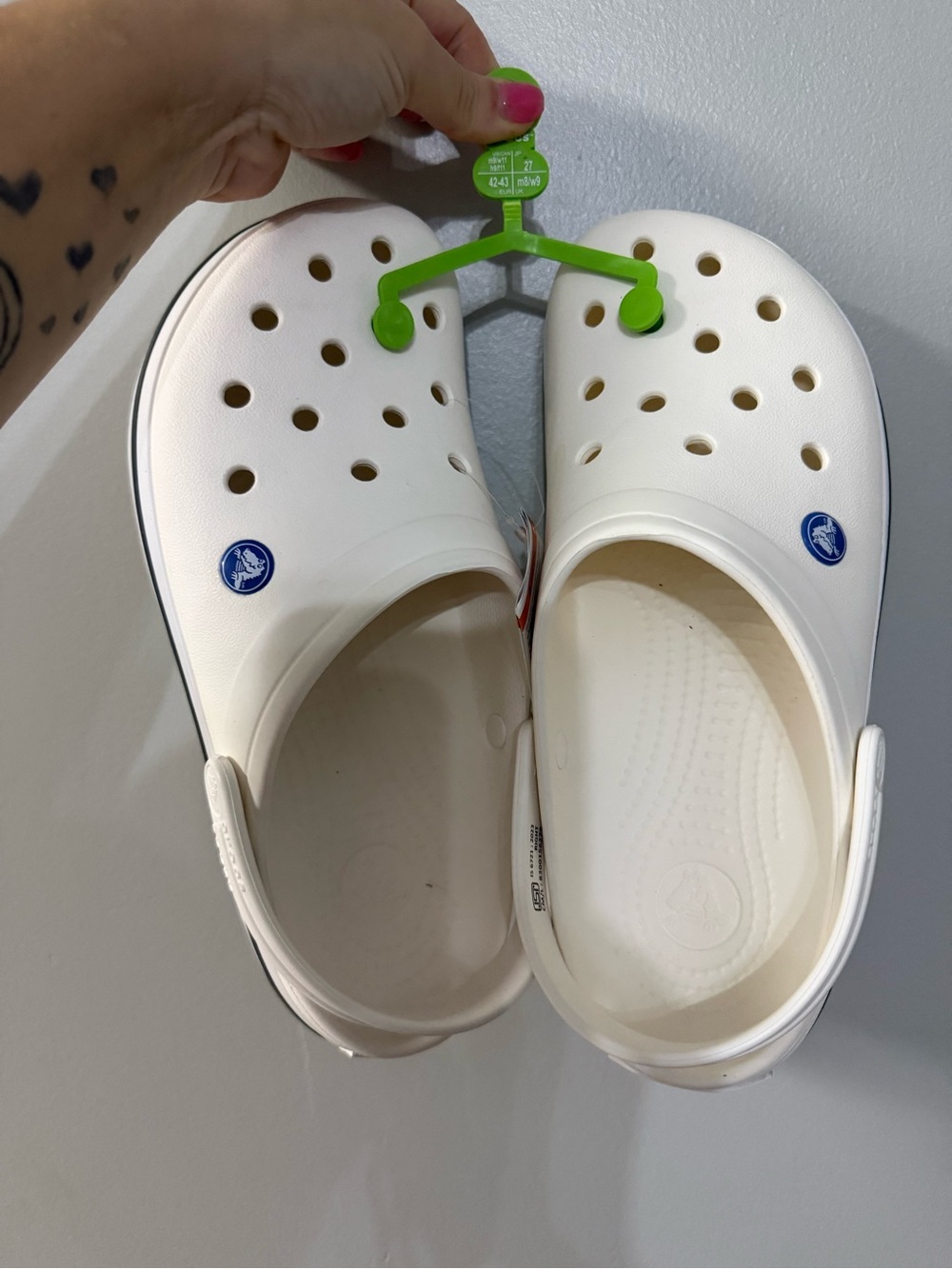 CROCS mens 9 White Slip-On Clogs with Heel Strap